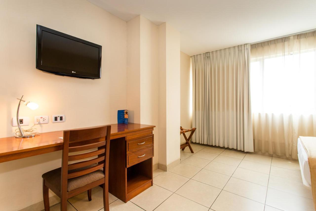 Wyndham Costa Del Sol Pucallpa Exterior photo A room at the hotel