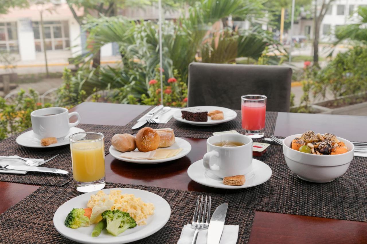 Wyndham Costa Del Sol Pucallpa Exterior photo A typical breakfast
